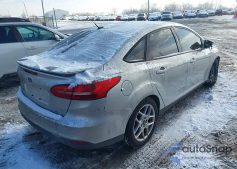 2015 Ford Focus Se z USA, uszkodzony, nr VIN 1FADP3F21FL302515